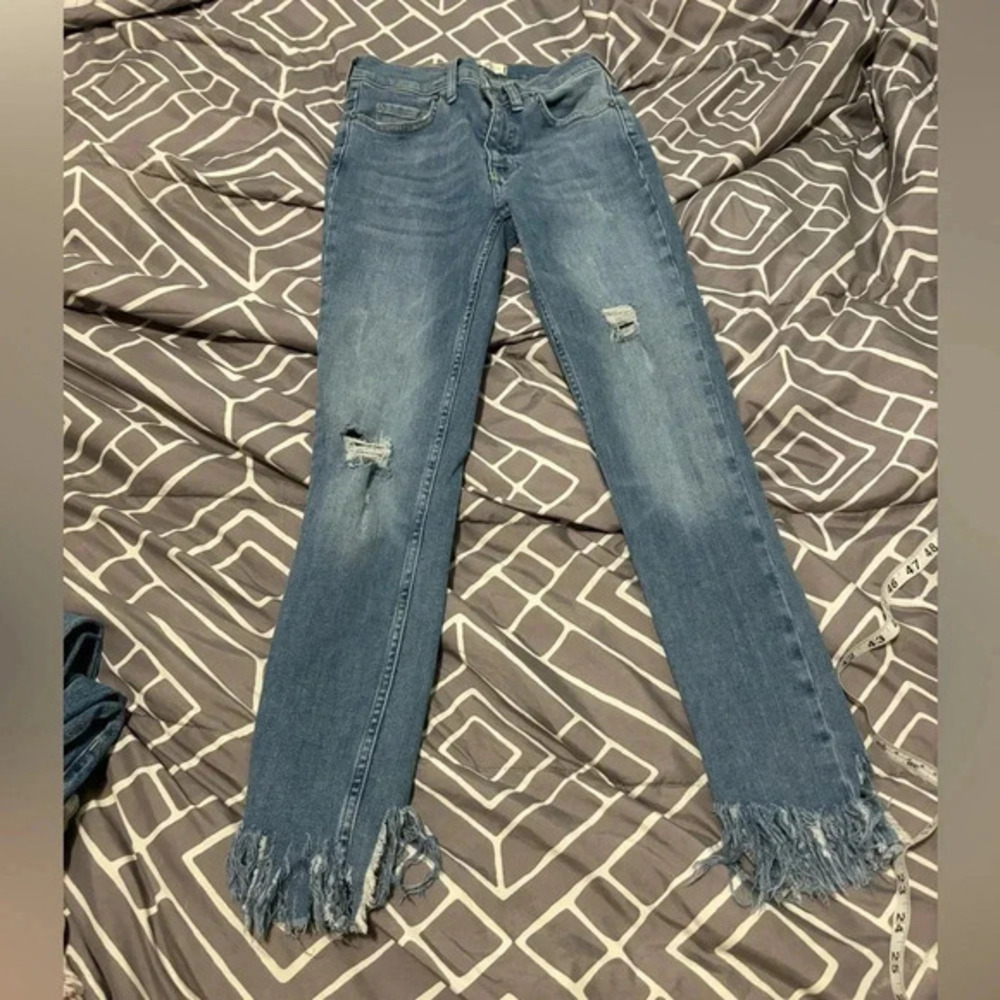 We The Free People Frayed Skinny Crop Jeans Size 24 Distressed